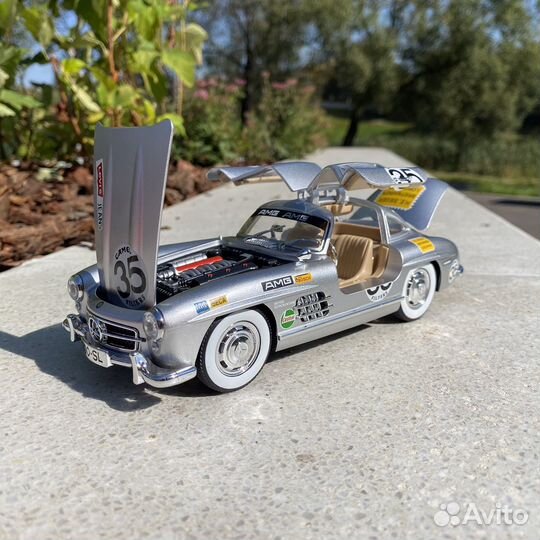 Модель авто Mercedes-Benz 300SL серебристый