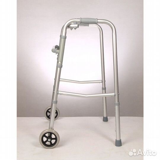 Ходунки медицинские на колесиках