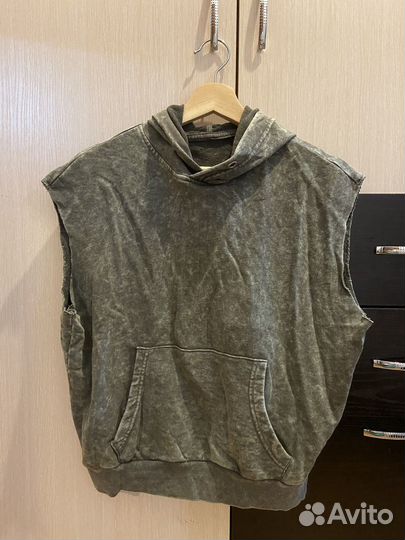 Толстовка без рукавов