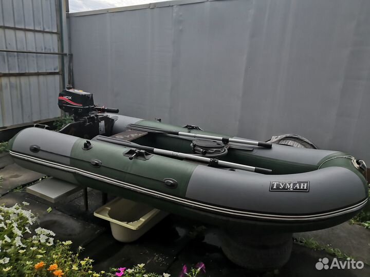 Надувная лодка с мотором