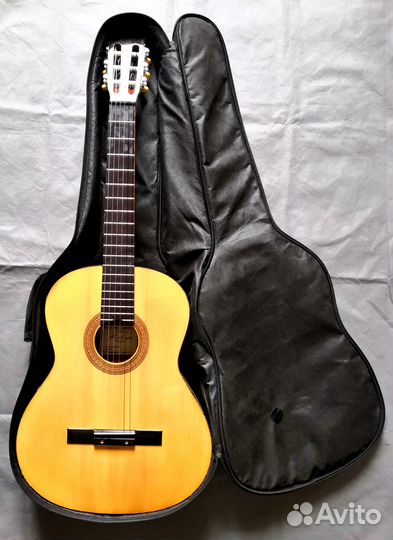 Акустическая гитара 
