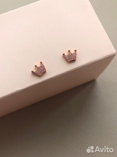Серьги пандора rose 267068 короны