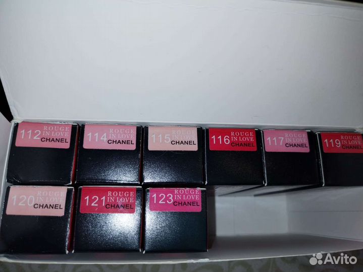 Глянцевый блеск для губ Шанель