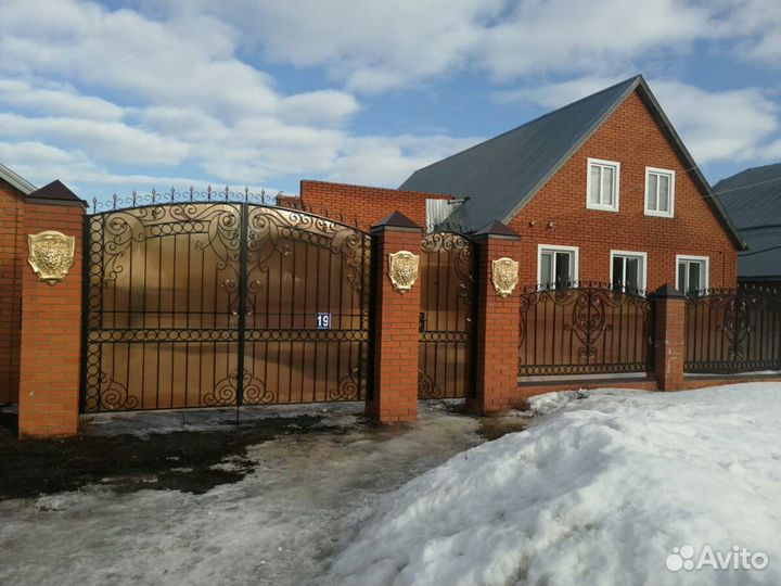 Барельеф голова льва