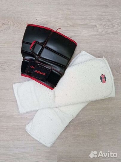 Защита голеней и боксёрские перчатки на мальчика