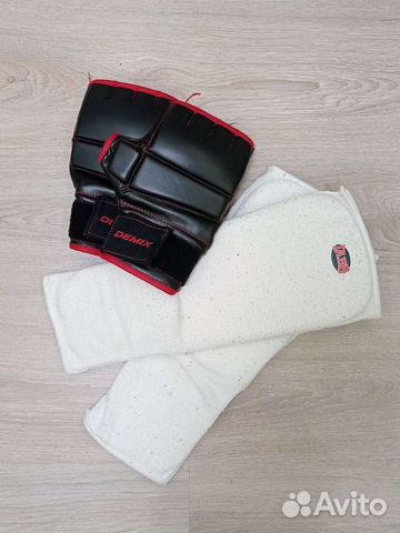 Защита голеней и боксёрские перчатки на мальчика