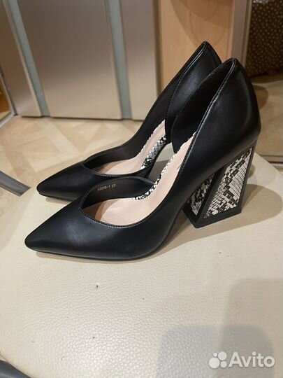 Туфли женские из искусственной кожи черного цвета