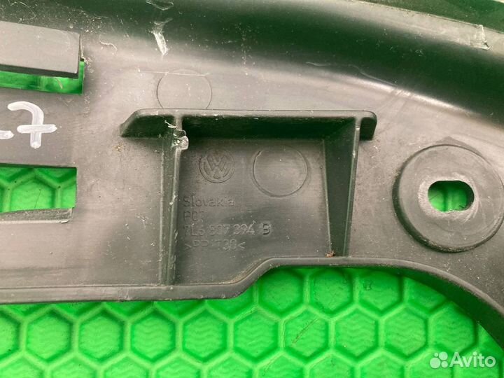 Направляющая бампера задняя правая Volkswagen