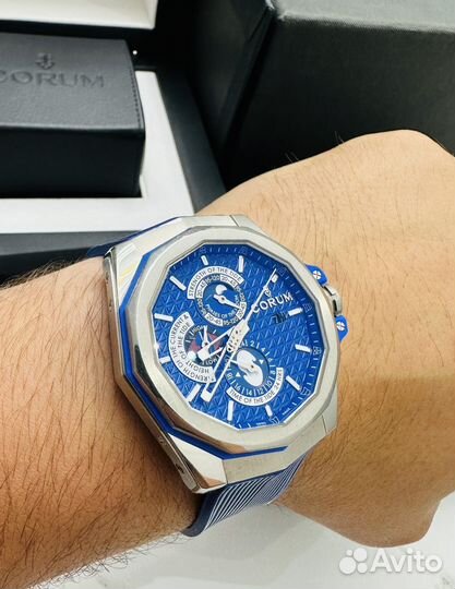 Часы corum