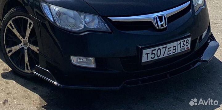 Передний бампер honda civic 8 4d
