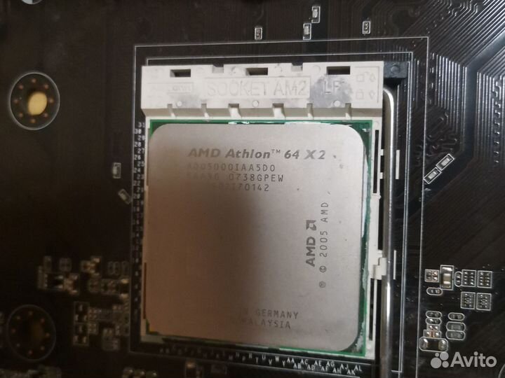 Материнская плата с процессором и памятью