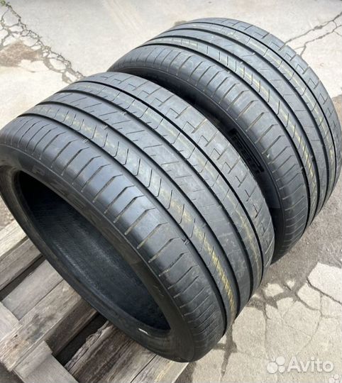 Pirelli P Zero PZ4 295/35 R20