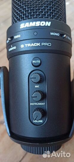 Студийный конденсаторный микрофон