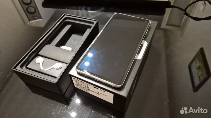 Samsung Galaxy S10, 8/128 ГБ