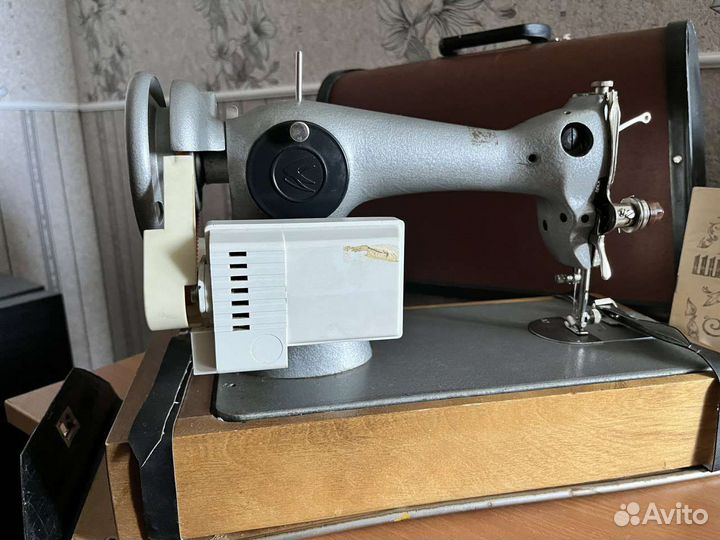 Швейная машина электрическая