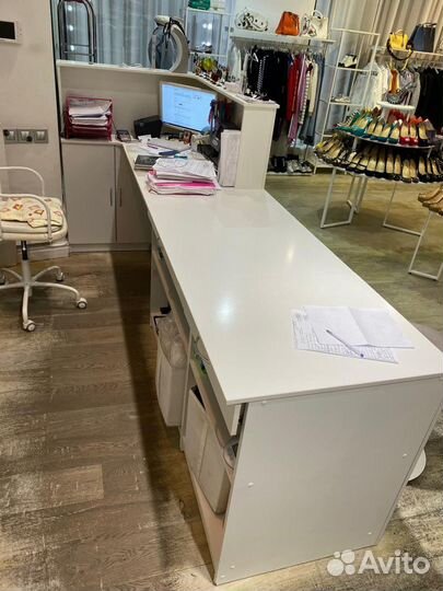 Стойка ресепшн белый