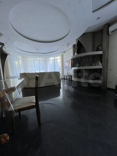 Дом 290 м² на участке 4,5 сот.