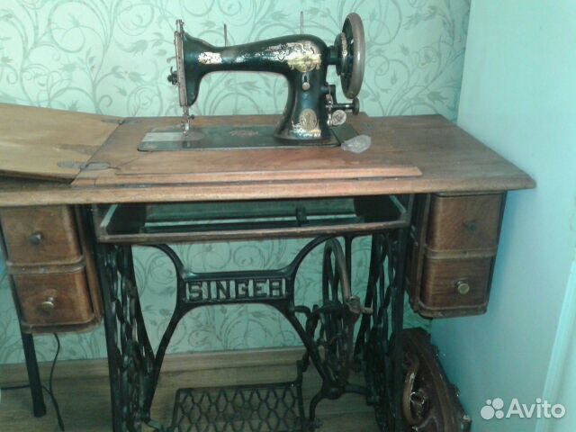 Ножная швейная машинка Зингер