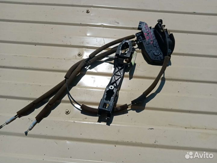 Замок задний правый infiniti G35 V36 VQ35HR