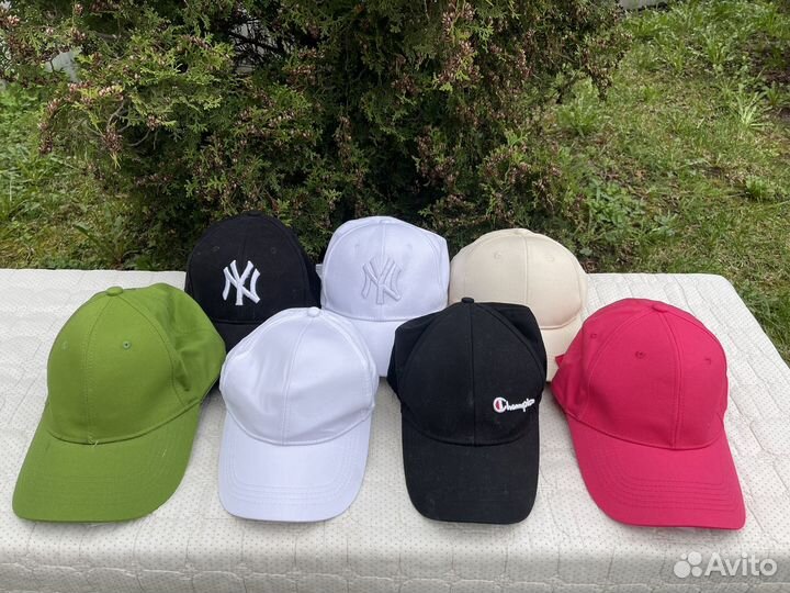 Кепки новые и пиратская шляпа