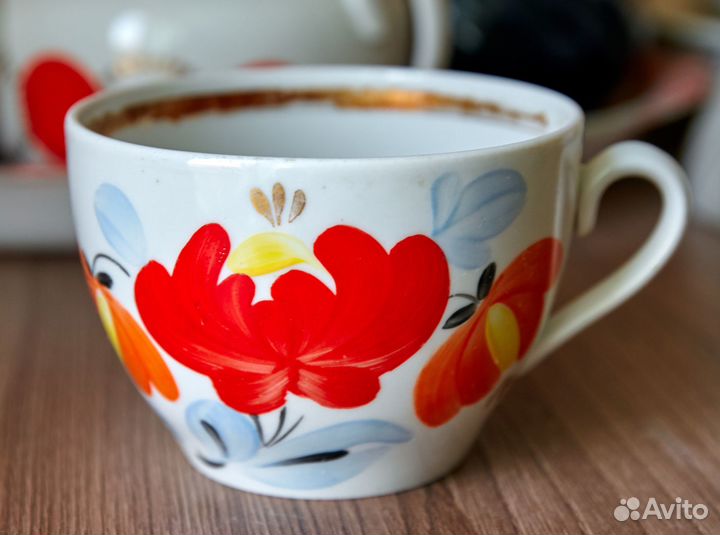 Фарфоровые чашки, разные