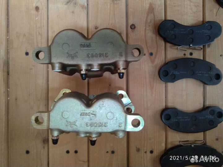 Комплект тормозных суппортов MB 100