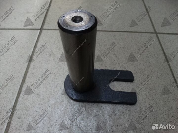 Палец гидроцилиндра поворота полурамы LW500F/LW500