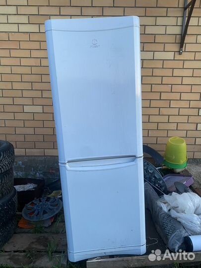 Холодильник indesit