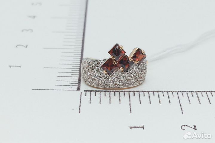 Золотые серьги с камнем