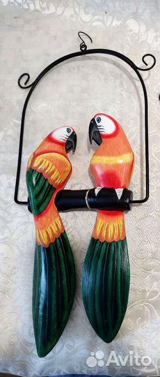Попугаи на качелях. Новые. Дерево. Индонезия