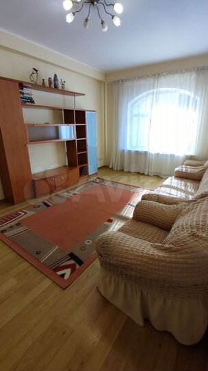 2-к. квартира, 70 м², 2/10 эт.