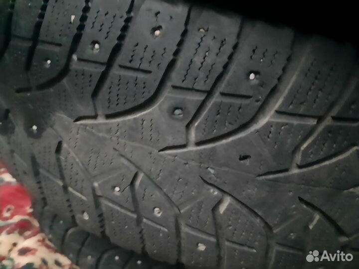 Bridgestone Blizzak Spike-02 215/65 R16 98T