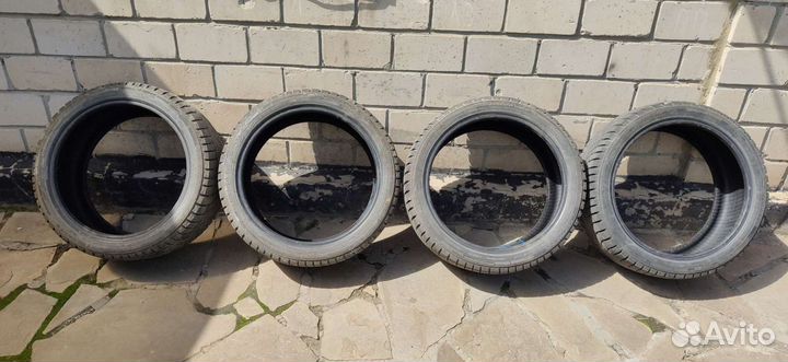 Triangle PL01 235/40 R18