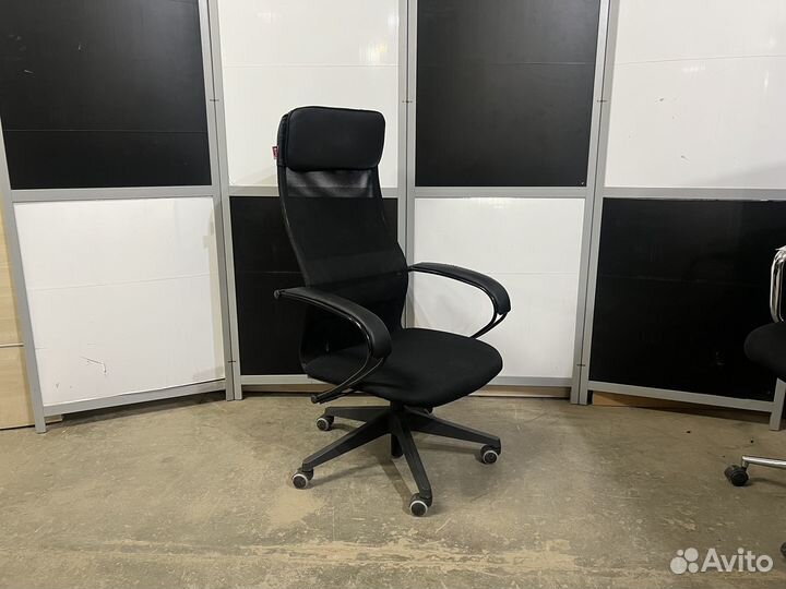 Кресло руководителя с подголовником
