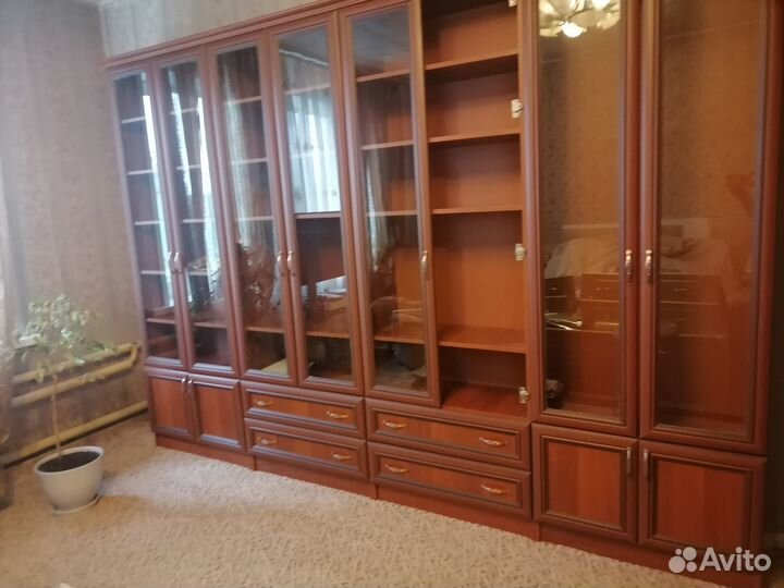 Шкаф книжный