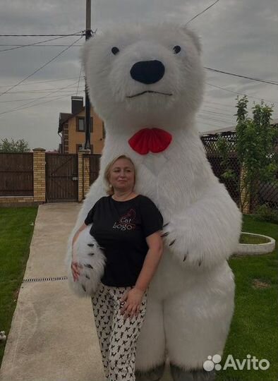 Белый мишка и мишка тедди на праздник