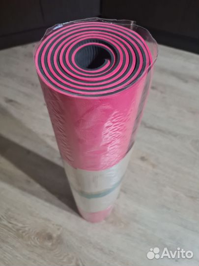 Коврик для занятий йогой и фитнесом