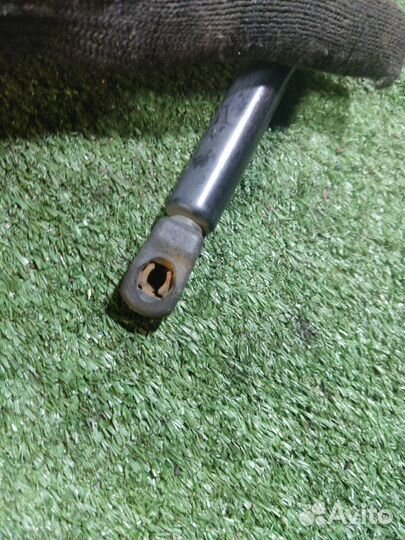 Амортизатор двери багажника Volkswagen Golf 4