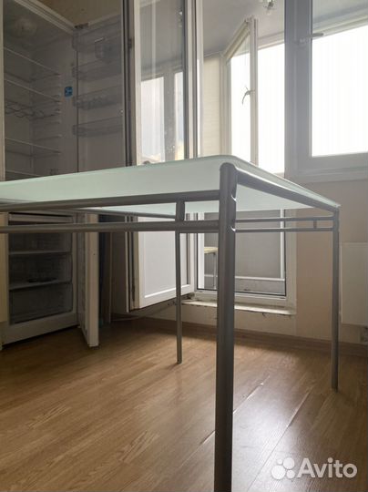 Стол кухонный