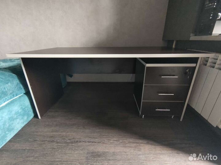 Письменный стол