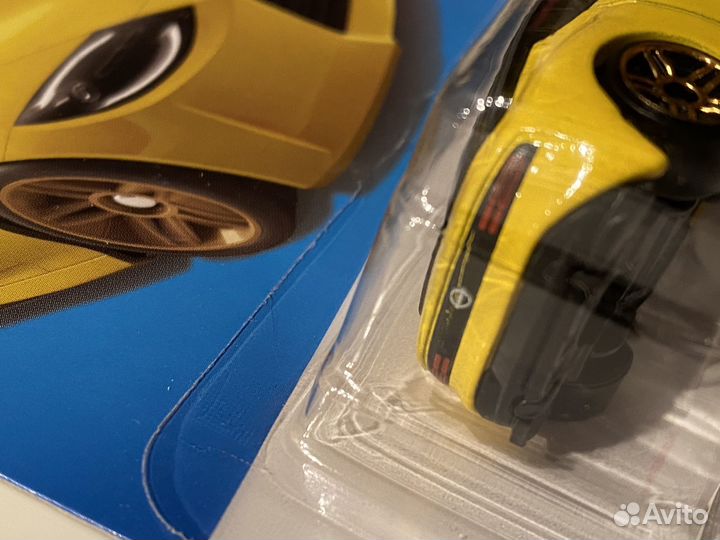 Машинка базовая Hot Wheels Nissan Z Proto желтый