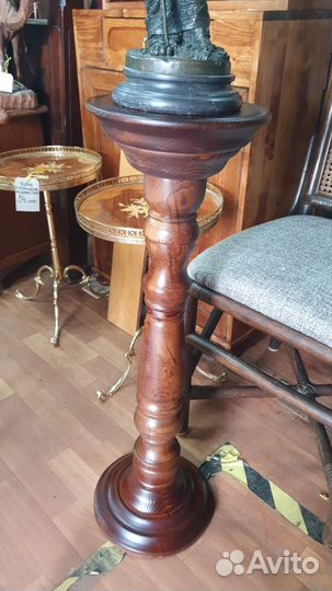 Пара стоек консолей для фигур и ваз