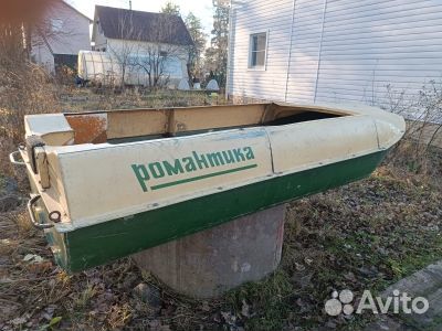 Лодка Романтика