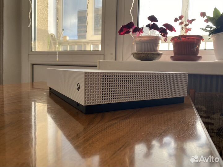 Игровая консоль (приставка) Xbox one S