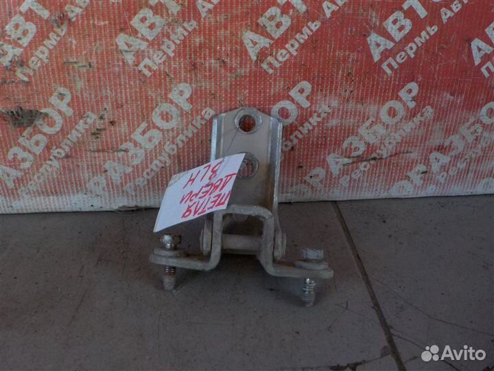 Петля двери нижняя задняя левая Mitsubishi Galant