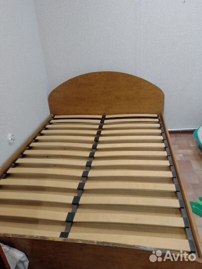 Кровать