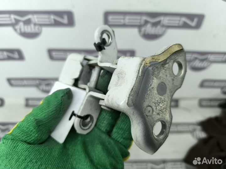 Петля двери задняя левая Toyota Camry XV40 2006