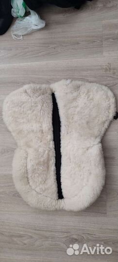 Меховушка под седло для лошади