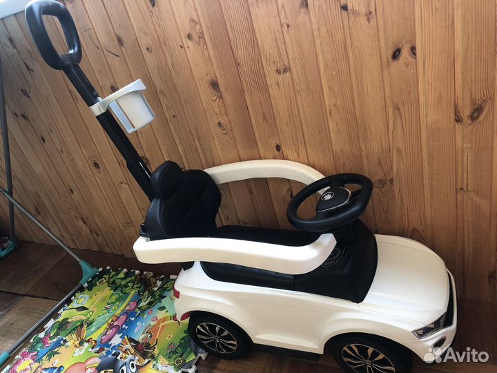 Машинка каталка толокар с ручкой