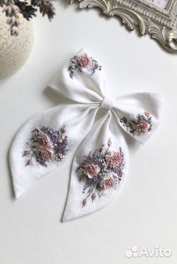 Бант льняной с вышивкой со всех сторон